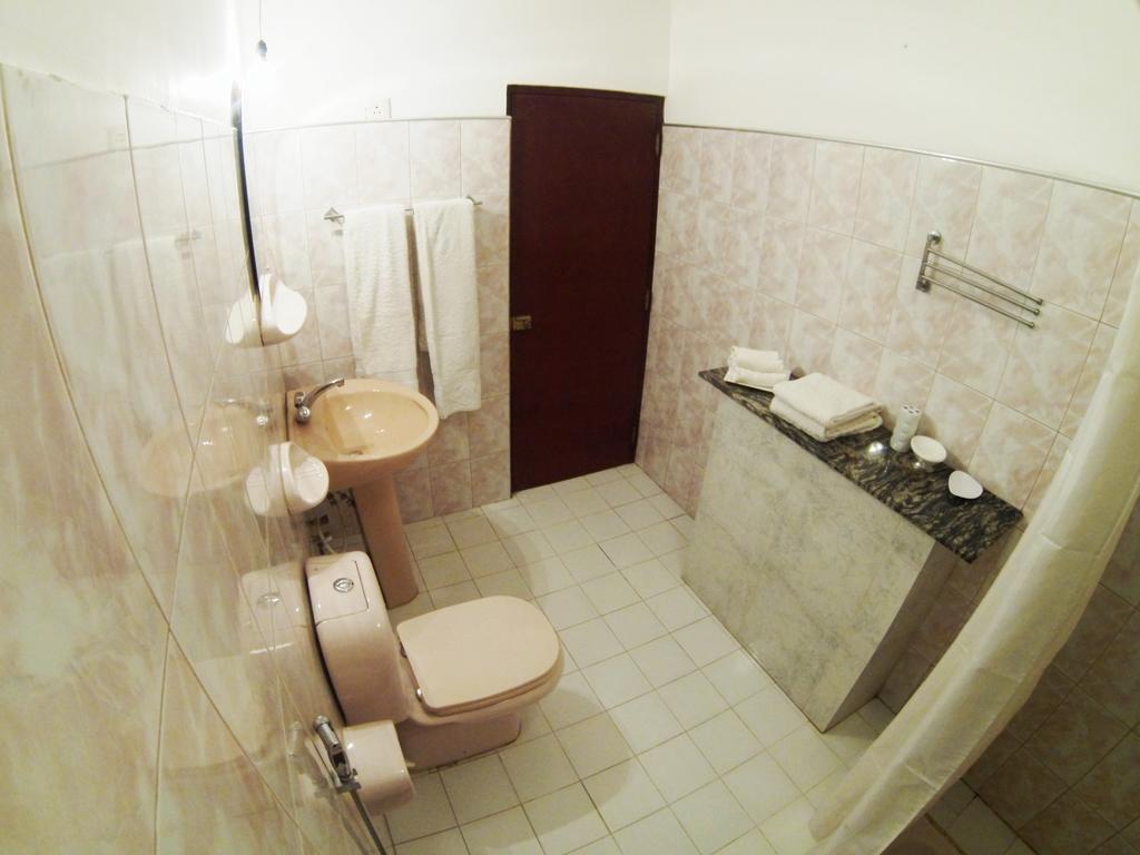 Marina Resort Mirissa Bagian luar foto