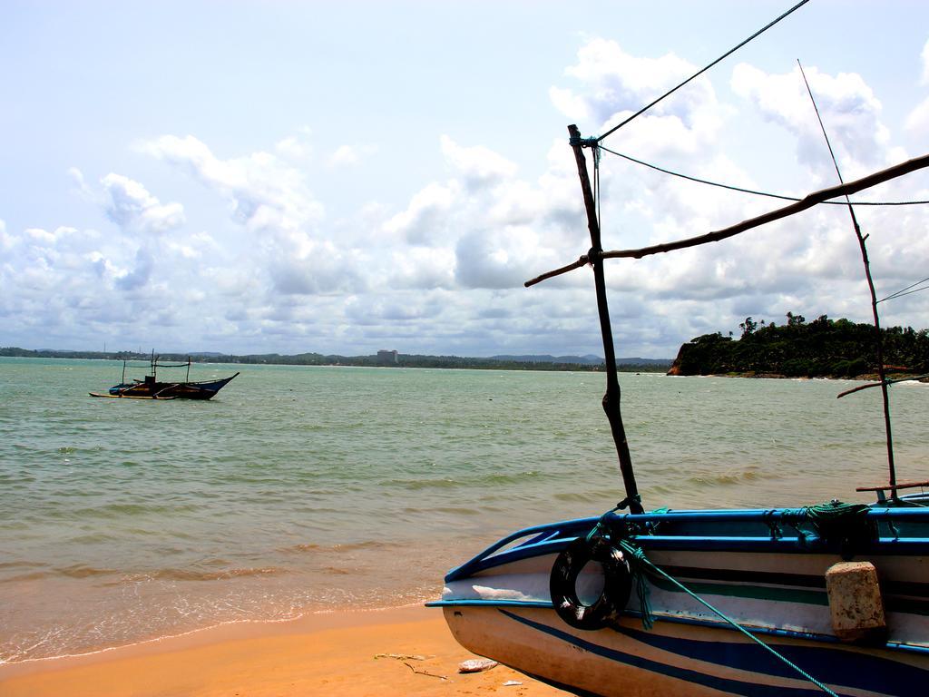 Marina Resort Mirissa Bagian luar foto